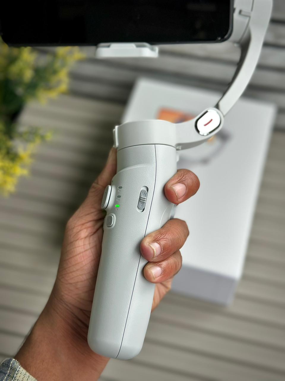 3-Axis Smartphone Gimbal Stabilizer with AI Tracking, Anti-Shake & Foldable Design for Android & iPhone