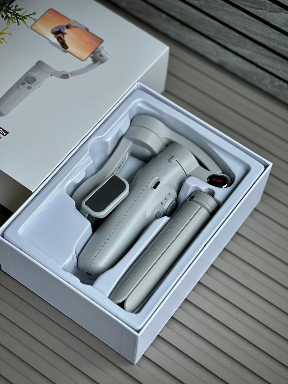 3-Axis Smartphone Gimbal Stabilizer with AI Tracking, Anti-Shake & Foldable Design for Android & iPhone